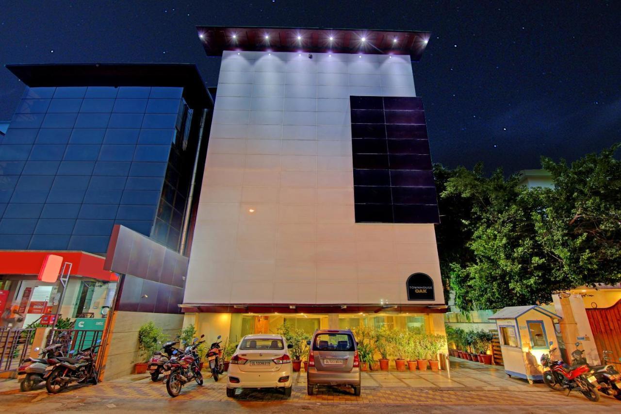 Townhouse Oak Safdarjung Hotel New Delhi Bagian luar foto